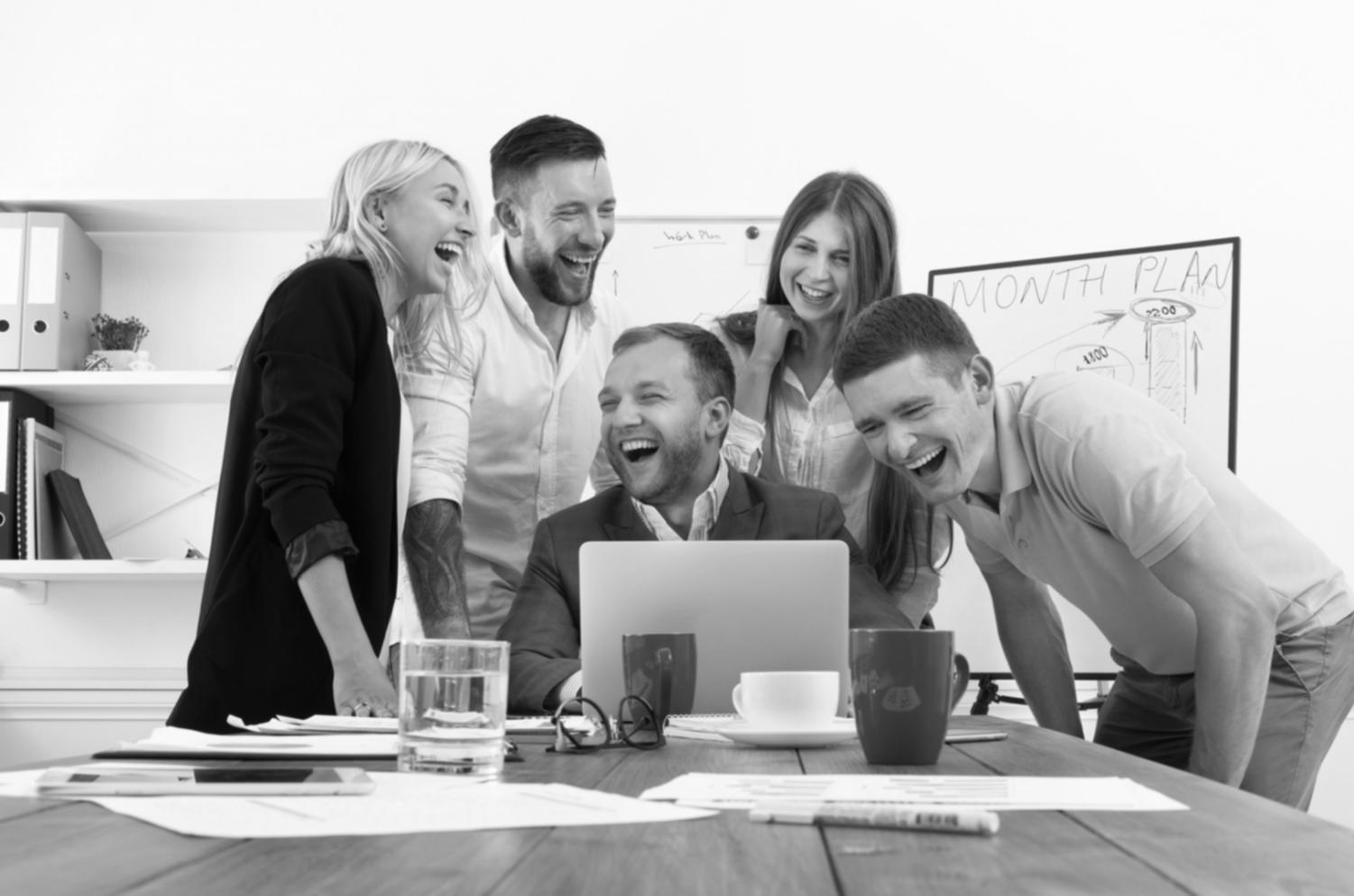 ウェビナー配信の様子と参加者の学習風景